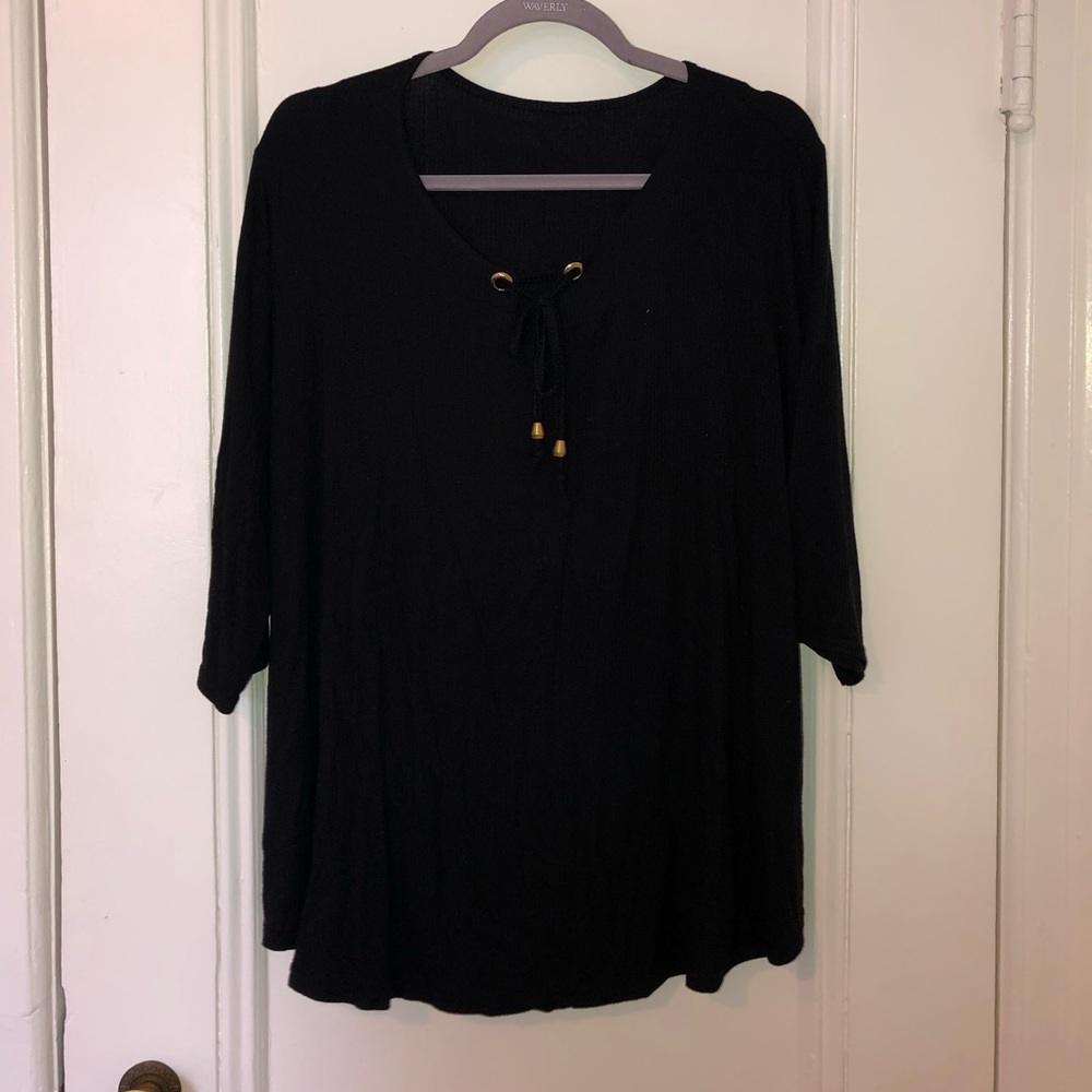 Flowy black top